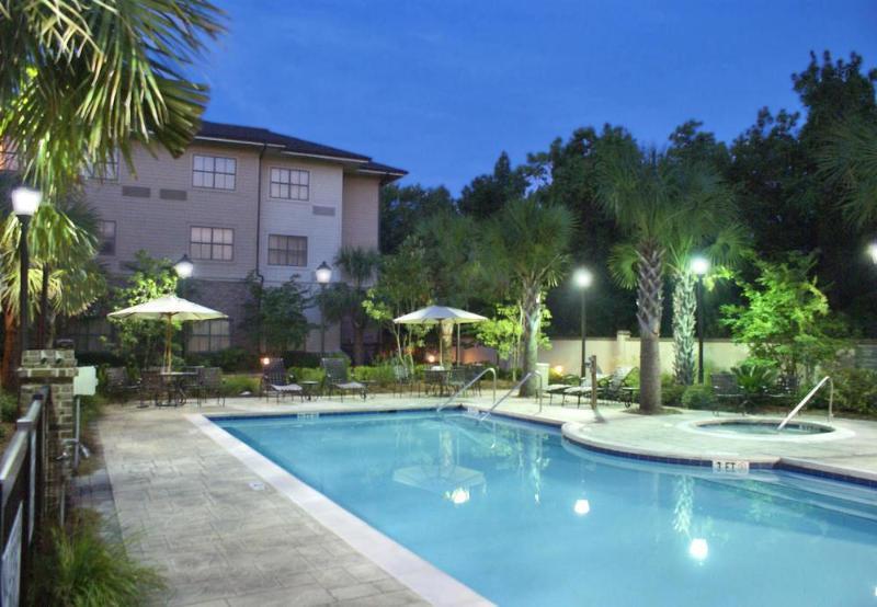 Courtyard Charleston Mount Pleasant Hotel Exterior photo