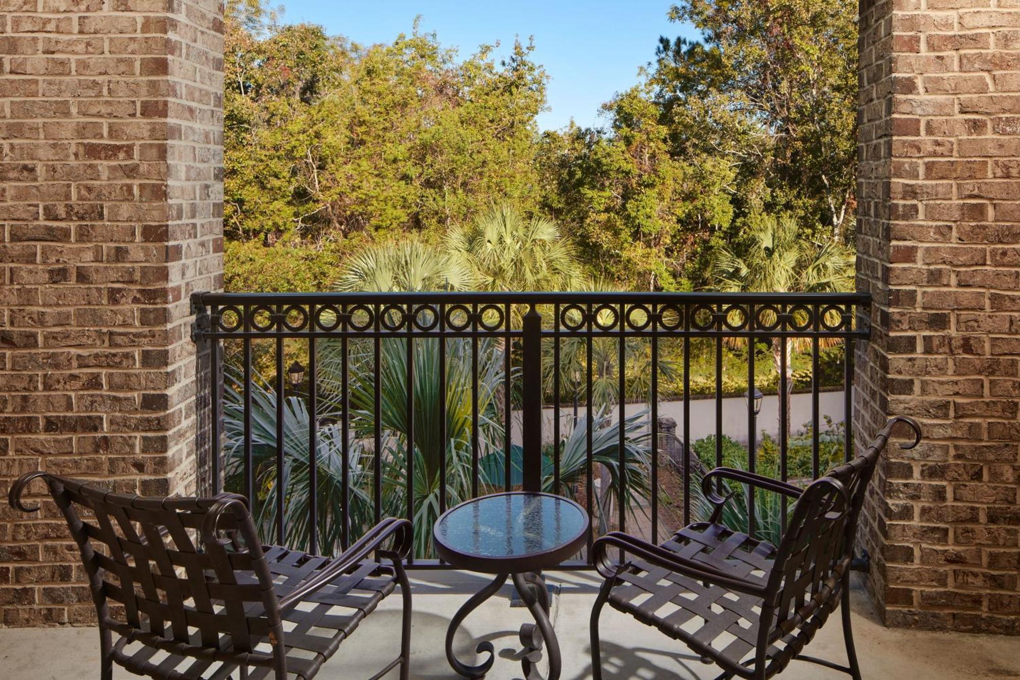 Courtyard Charleston Mount Pleasant Hotel Exterior photo